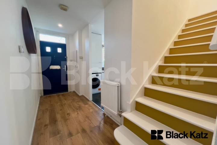 Charming private garden with wooden floors throughout  Cluny Estate , London bridge